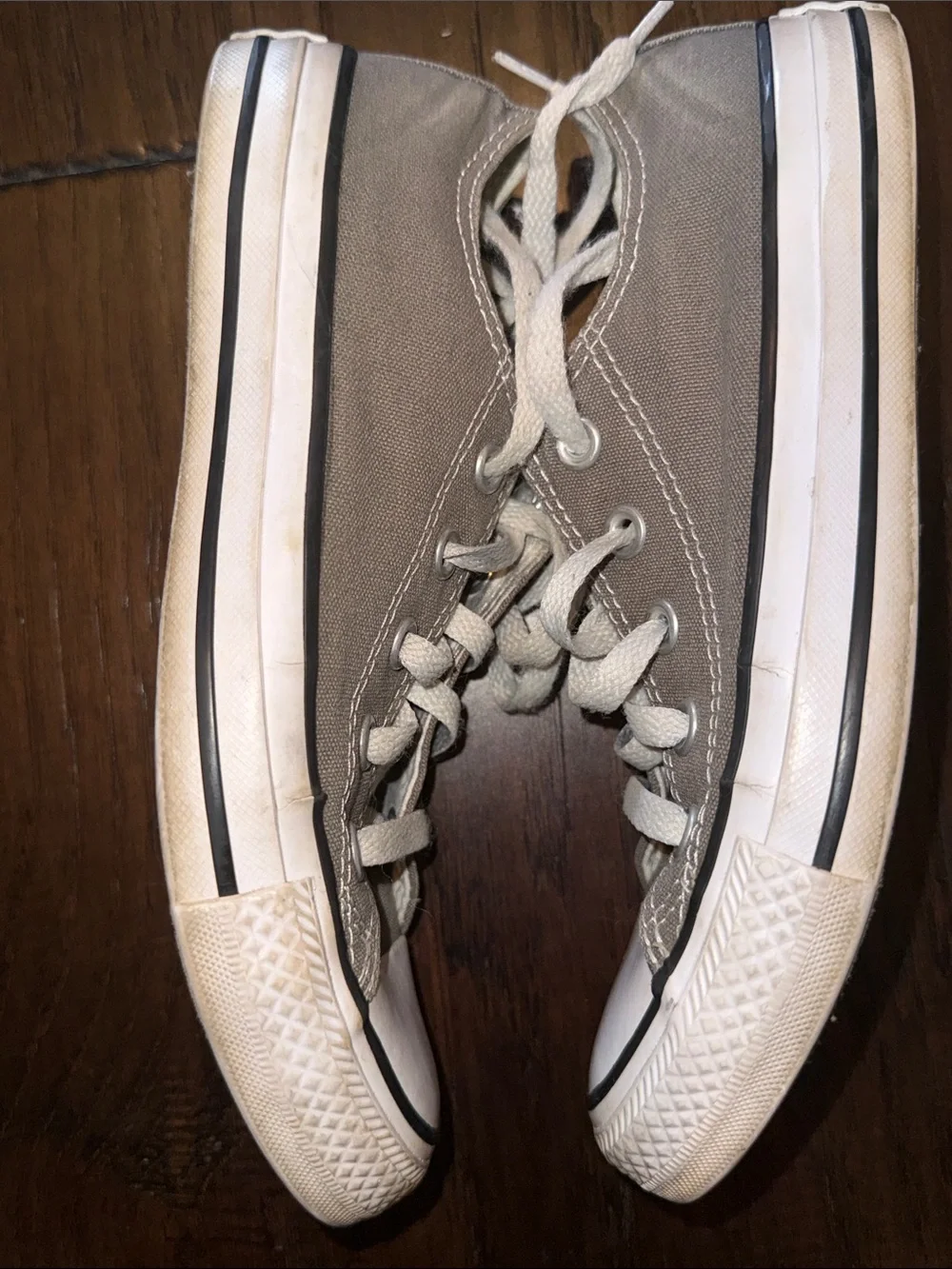 Converse  Low Top Sneakers in Light Gray and White Size 6